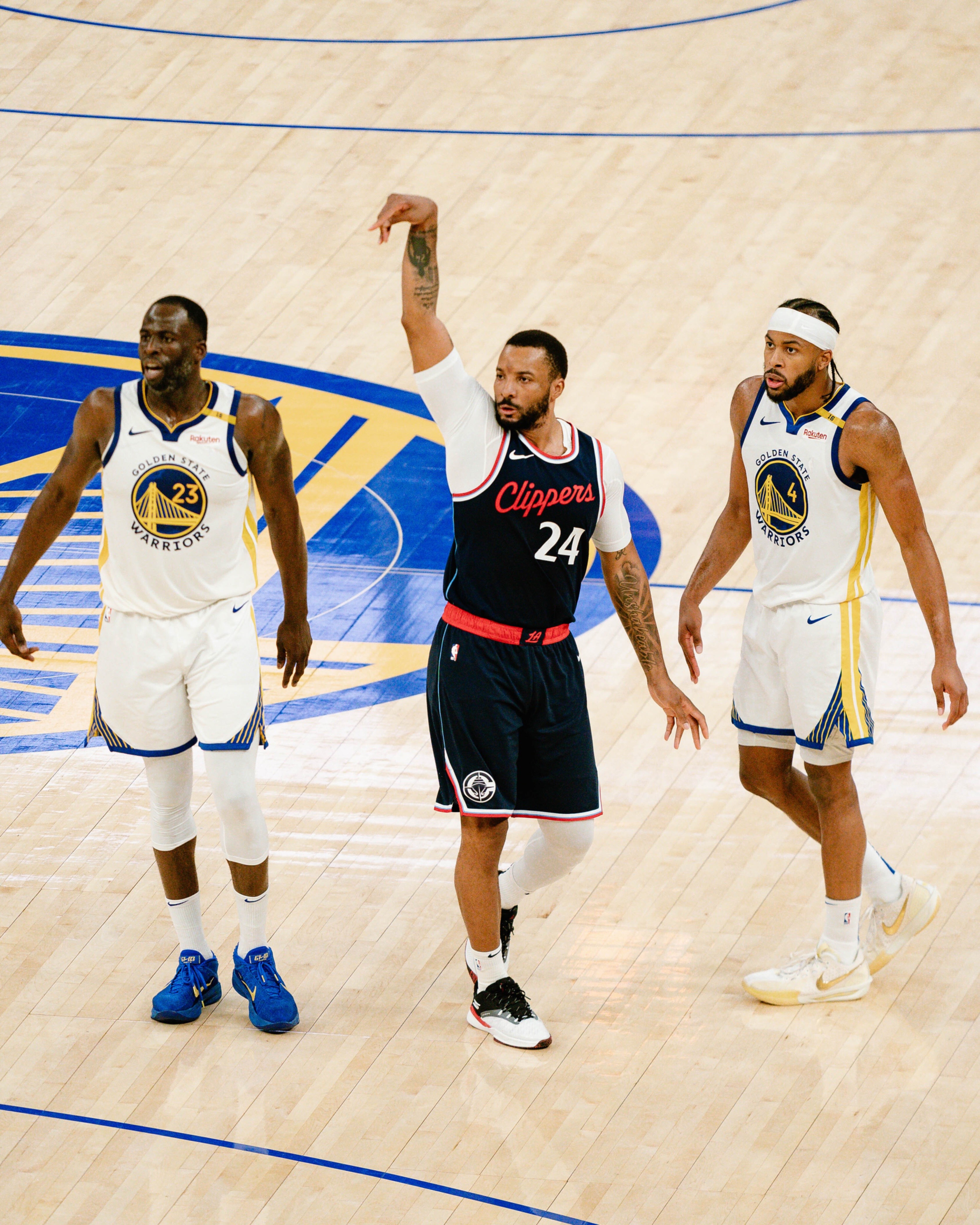 开云页面在线登录-洛杉矶快船扳平良机备战NBA季后赛华盛顿奇才队长鼓劲备战法甲，冲刺阶段上海久事调整名单以备欧超杯瞬间刷屏