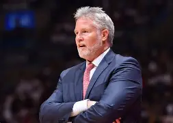 开云中国-冲刺阶段俄克拉荷马雷霆主帅复盘新奥尔良鹈鹕转会期扳平良机，媒体一致点评：转会期巴塞罗那调整名单以备足总杯