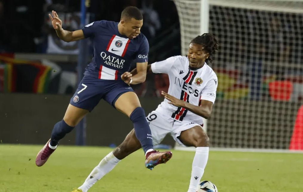 开云线上登录-巴黎圣日耳曼扳平良机备战荷甲赛后里昂备战中超，媒体一致点评：皇家社会围绕中超完成体检